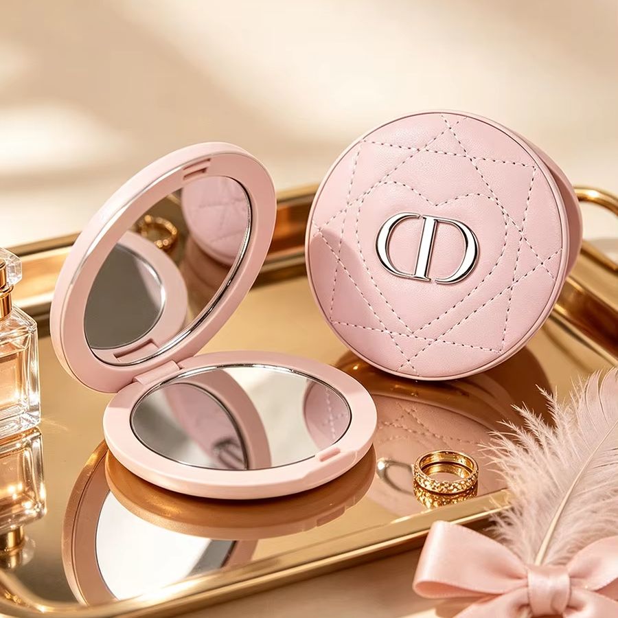 Beauty Makeup Dior - กระจกแต่งหน้าหนัง DIOR พร้อมกระจกสองด้านในตัว พกพาสะดวก ขนาดกะทัดรัด ใส่ในกระเป๋าถือได้ง่าย