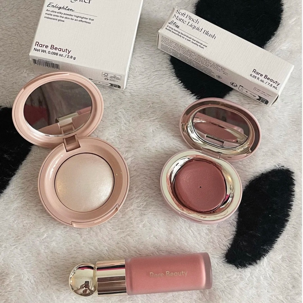 ไฮไลท์เตอร์ Rare Beauty ติดทนน - Rare Beauty Makeup Highlighter บทวิจารณ์และราคา