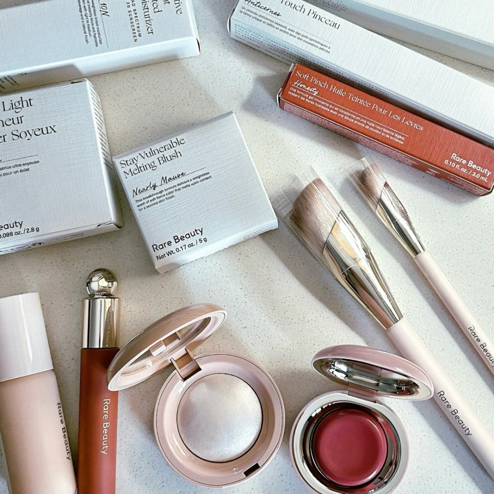 ไฮไลท์เตอร์ Rare Beauty ติดทนน - Rare Beauty Makeup Highlighter บทวิจารณ์และราคา