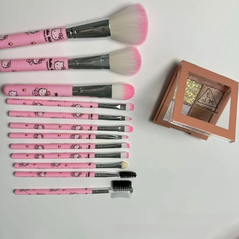 ชุดแปรงแต่งหน้า Hello Kitty 12 - Beauty Queen Makeup บทวิจารณ์และราคา
